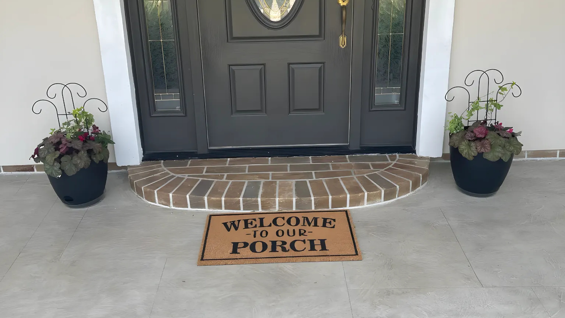 Finished decorative concrete front entry project by Decorative Concrete of South Louisiana.