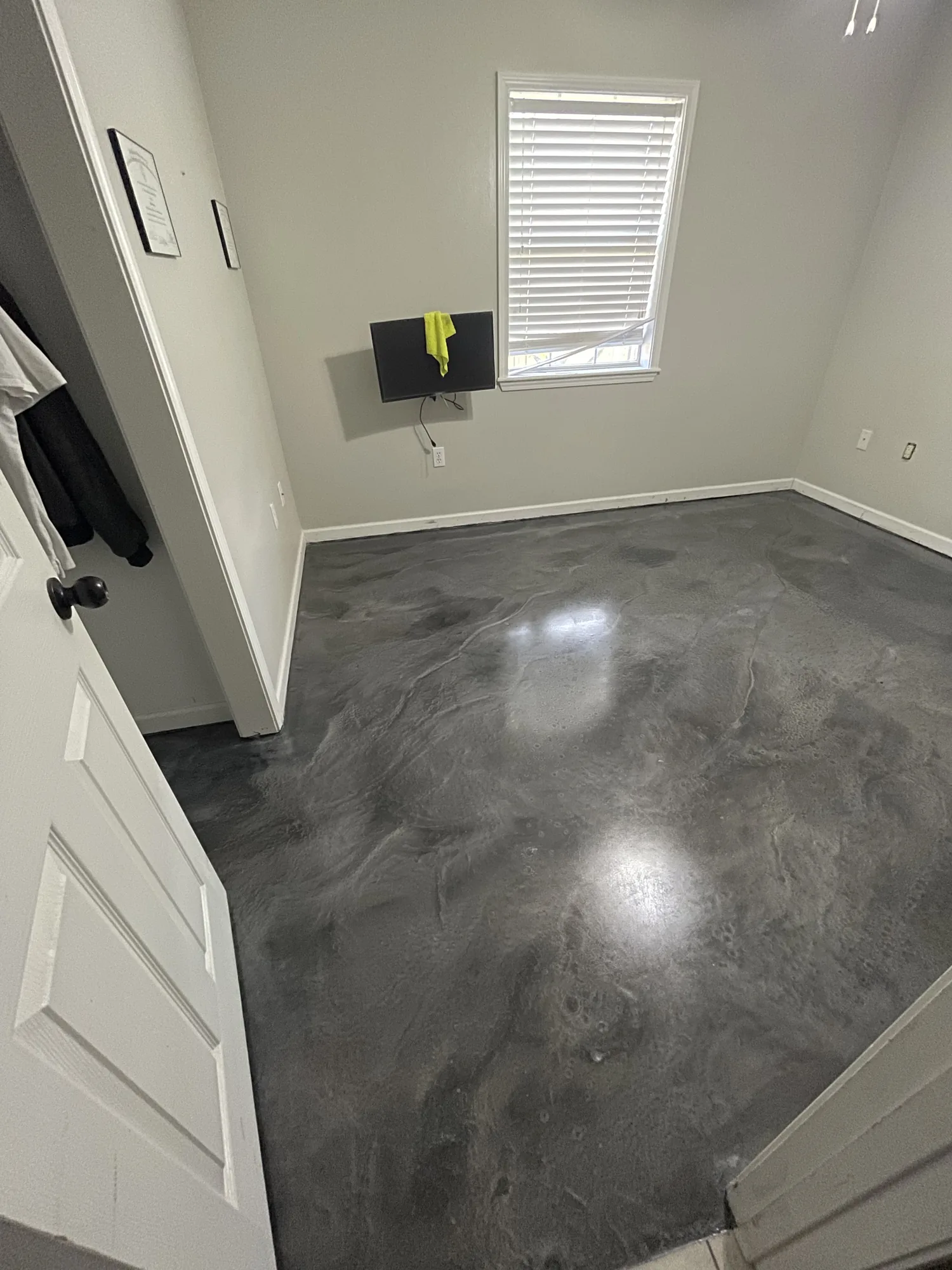 Office Metallic Floor at Room Scale