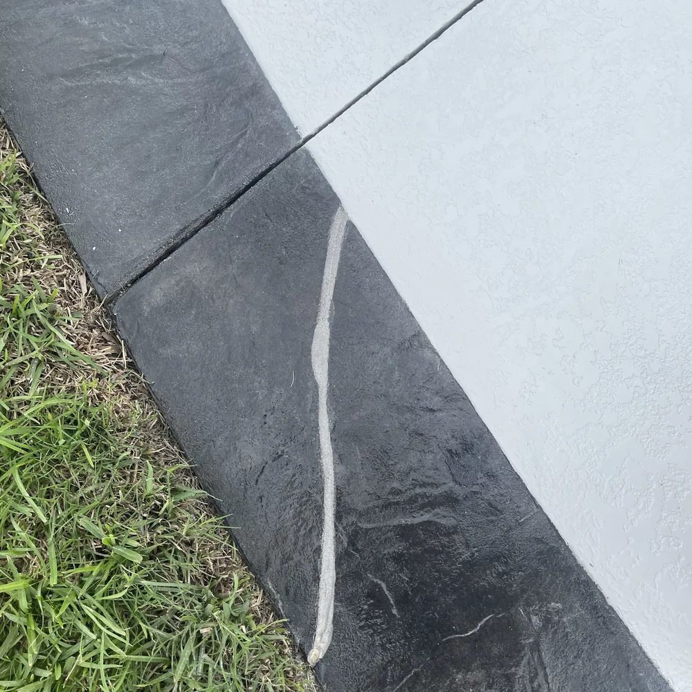 Pool-Edge + Border Detail