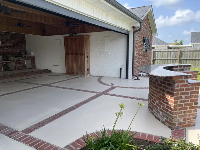 Beige courtyard with a brick grid by Decorative Concrete of South Louisiana.