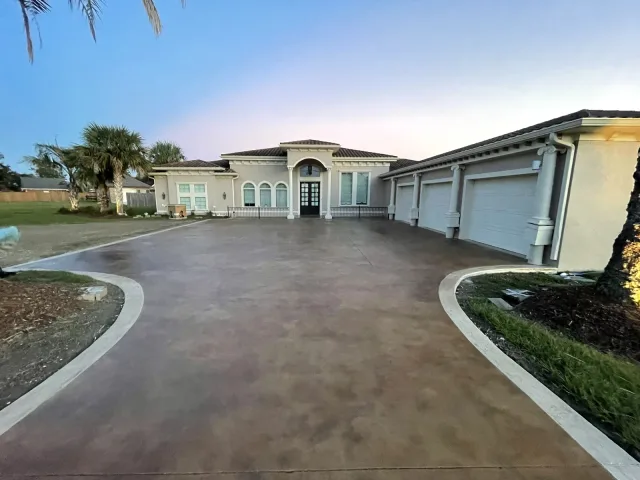 Brown driveway with a cream border by Decorative Concrete of South Louisiana.