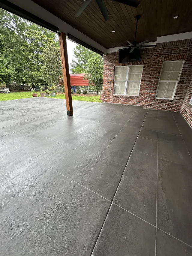 The same charcoal patio and courtyard with its large rectangular layout.