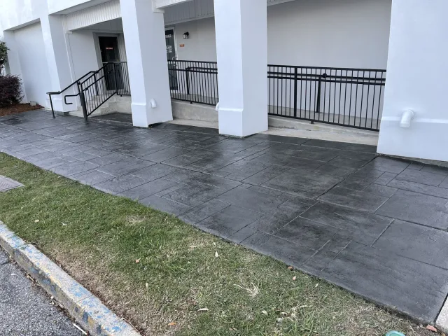 Reverse view of the same commercial walkway and white columns.