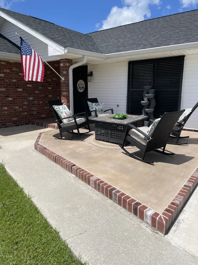 The same brick-bordered patio with its outdoor seating in place.